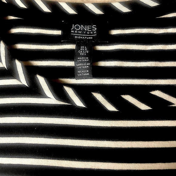 Jones New York Signature (Lg) Versatile Monochrome Striped Soft Top - Picture 1 of 9